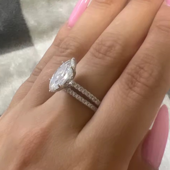 18k 2ct Marquis Ring - Picture 5 of 9